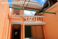 VENDO AMPLIA CASA CUENCA RICAURTE